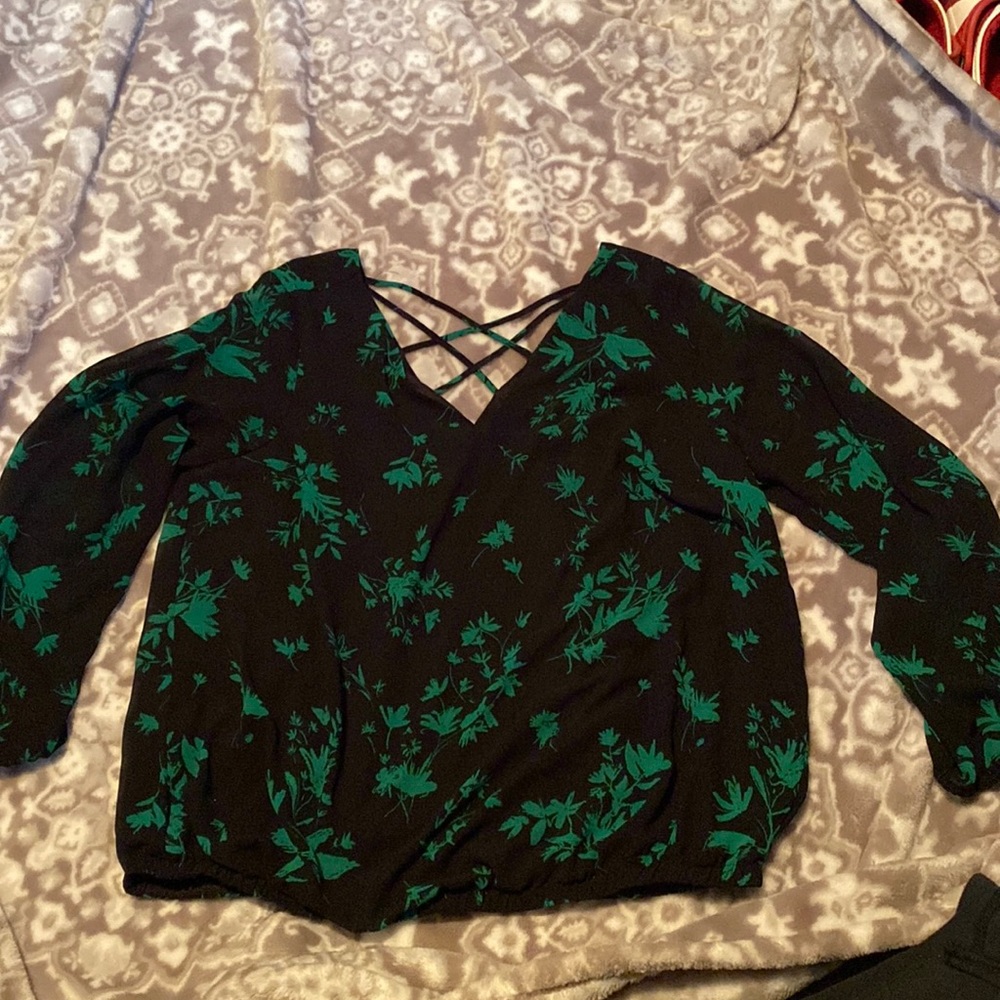 TORRID BLOUCE torrid size 1 equal to size 14 / 16 also 1X